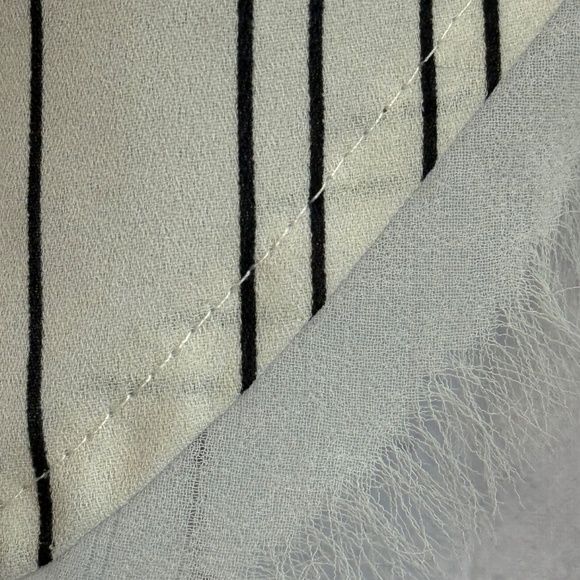 Who What Wear Striped Sleeveless Blouse, High -Low Hem, Raw Trim Detail, Size 1X - Picture 4 of 5